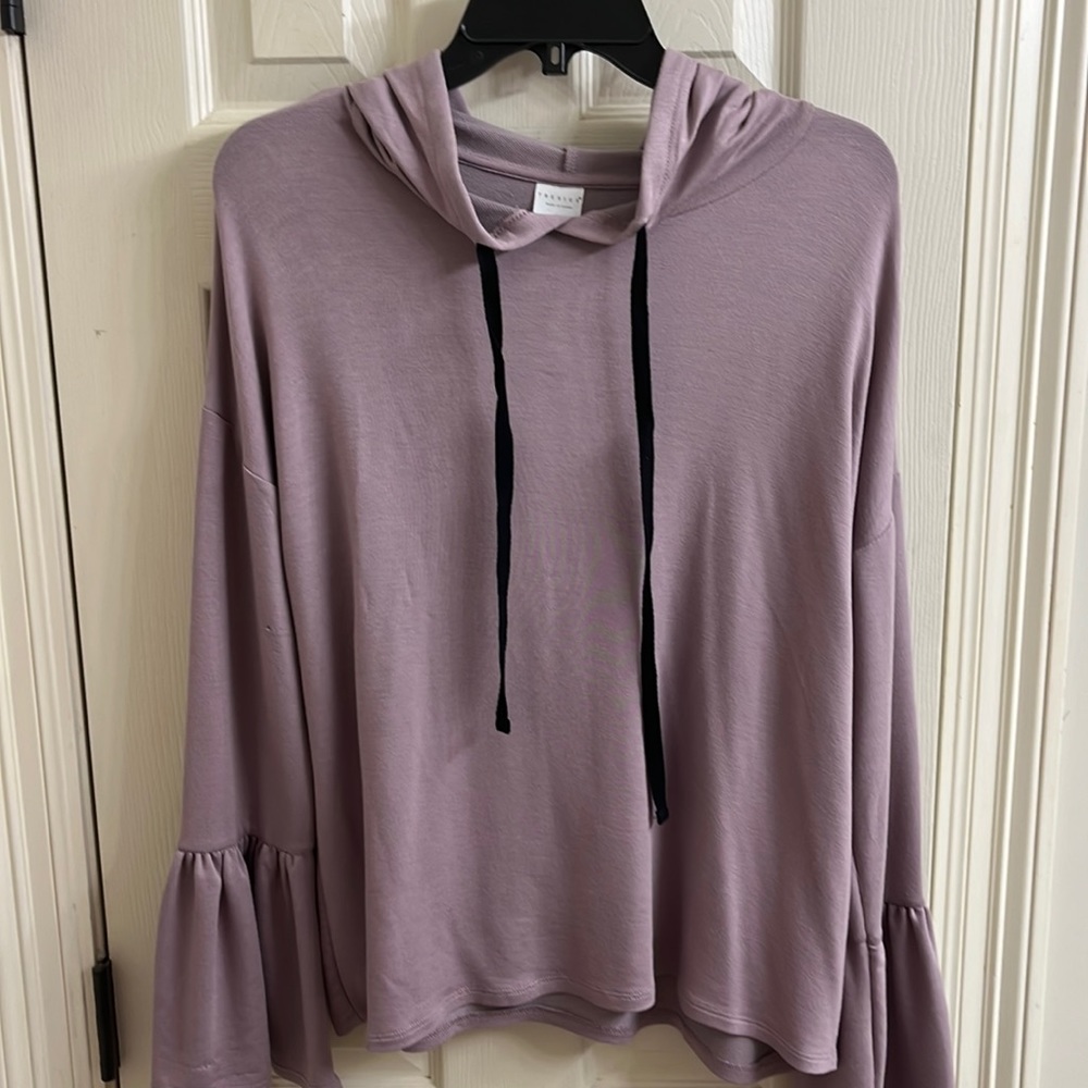 Tresics lilac hoodie with flare sleeves